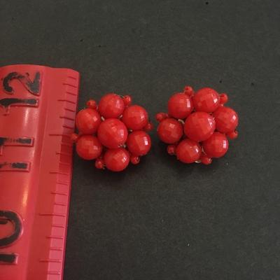 Cute vintage flower Hong Kong clip on earrings excellent condition
