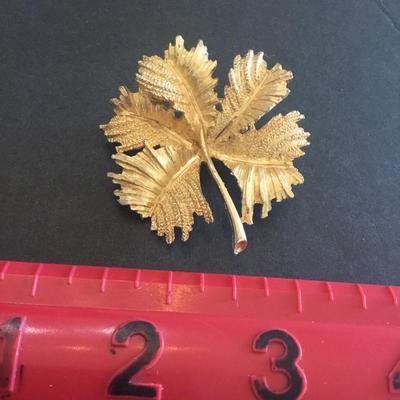 Gold tone, leaf brooch, vintage