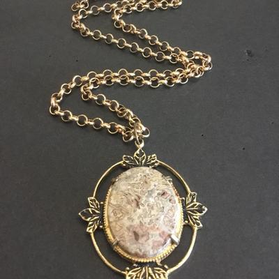 Beautiful vintage picture. Jasper large pendant necklace. Very nice very beautiful.