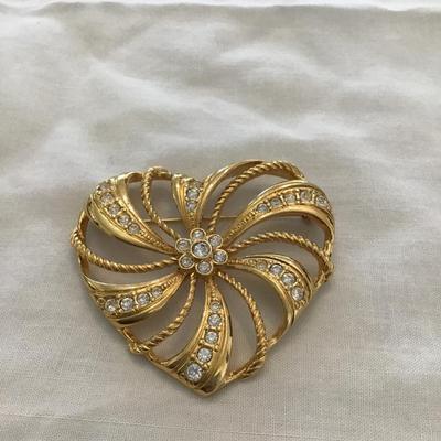 Beautiful, gold tone, vintage Avon brooch