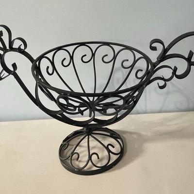 Wire rooster fruit bowl