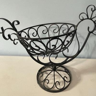 Wire rooster fruit bowl