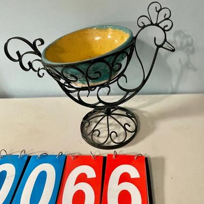Wire rooster fruit bowl
