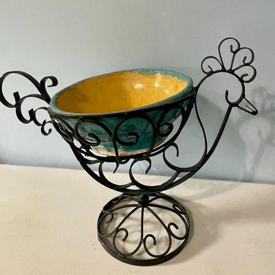 Wire rooster fruit bowl