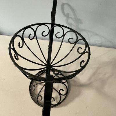 Wire rooster fruit bowl