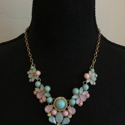 Super cute statement necklace