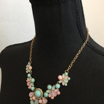 Super cute statement necklace