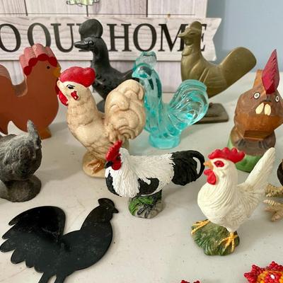 Mixed 29pc lot of small roosters + sign
