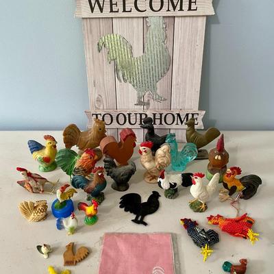 Mixed 29pc lot of small roosters + sign