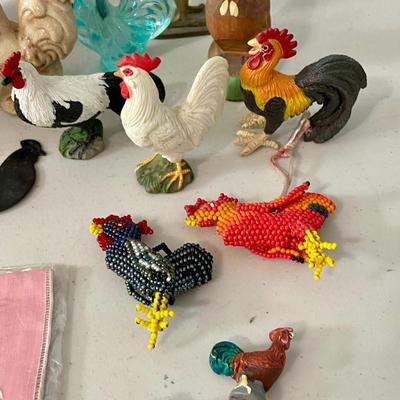 Mixed 29pc lot of small roosters + sign