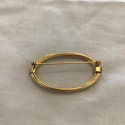 Beautiful, vintage, goldtone wire wrap brooch