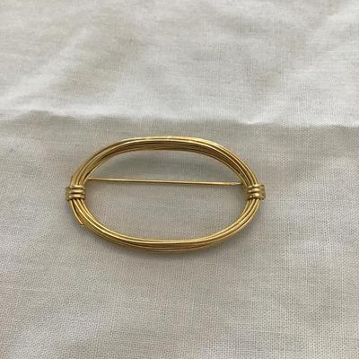 Beautiful, vintage, goldtone wire wrap brooch