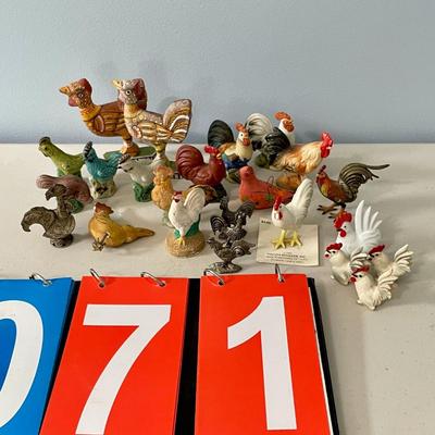 Mixed 24pc lot of roosters