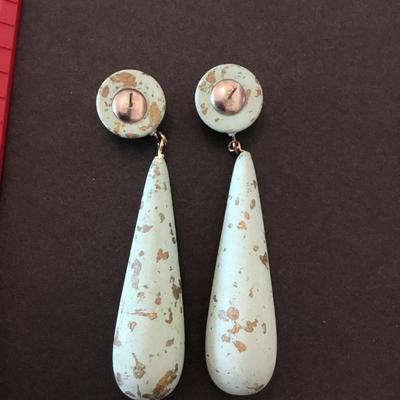 Cool vintage mint green & gold long dangle earrings