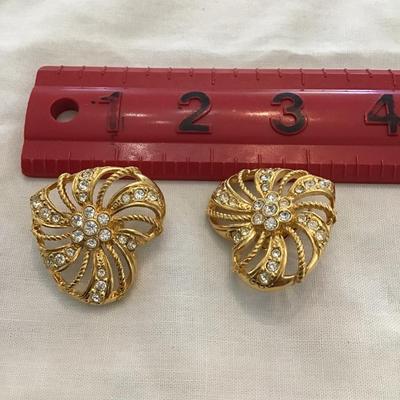 Vintage gold tone, heart shaped Avon earrings clip on