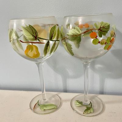 Pair of painted wine glasses + 4 clear wine glasses