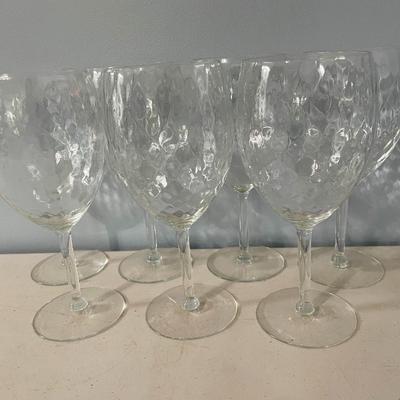 Lot of 8 faceted wine glasses