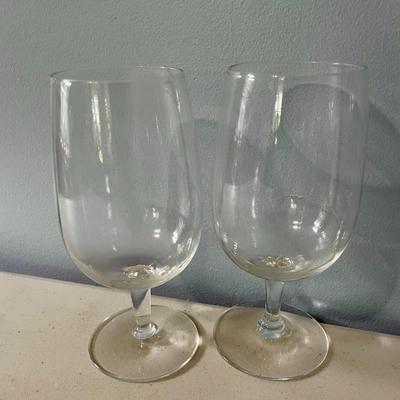 Lot of 12 wine glasses/goblets