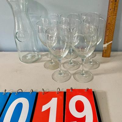 Lot of 8 wine glasses + carafe