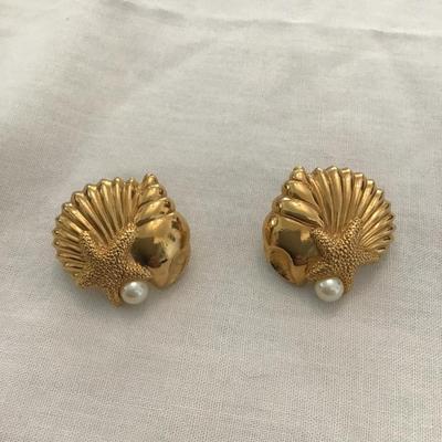 Sale Photo Thumbnail #91: Beautiful gold tone, vintage Avon earrings. Please see attached photos.