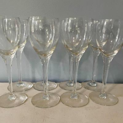 Lot of 8 white wine glasses