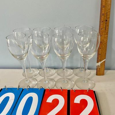 Lot of 8 white wine glasses