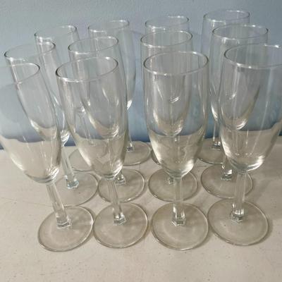 Lot of 12 champagne flutes