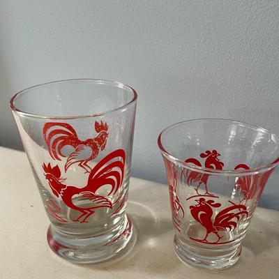 Lot of 8 rooster glasses