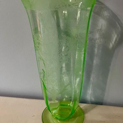 Vintage etched uranium Depression glass vase