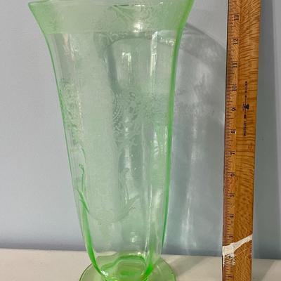 Vintage etched uranium Depression glass vase