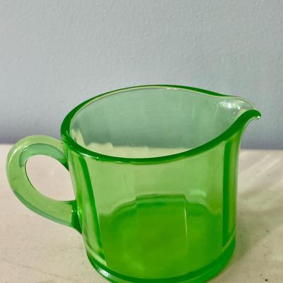 Vintage 9pc green uranium Depression glass dishes