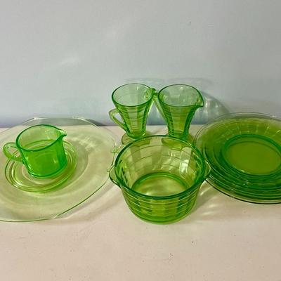 Vintage 9pc green uranium Depression glass dishes