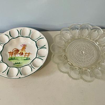 Mixed lot of rooster egg plates/cups + clear hobnail egg plate
