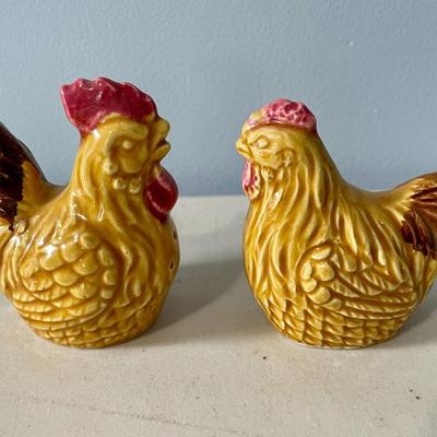 Two-pair lot of vintage ceramic rooster + hen salt & pepper shakers