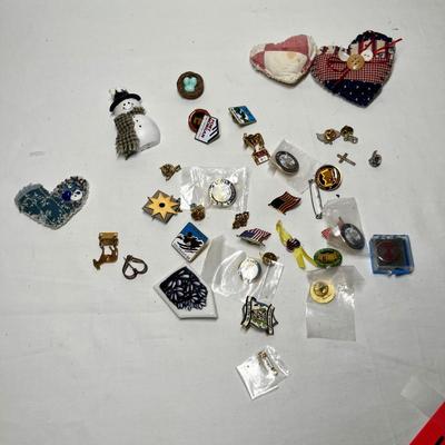 Lot 524 Lot #7 Jewelry Award pins