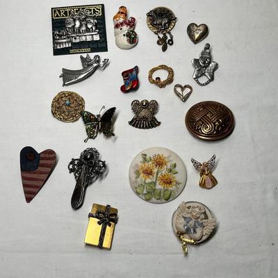 Lot 526 Lot #9 Jewelry Brooches