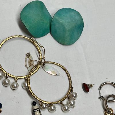 Lot 527 Lot #10 Jewelry Assorted/ Earrings
