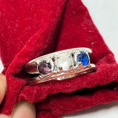 Lot 533 14K white gold mother's ring