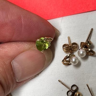 Lot 534 14K yellow gold earrings
