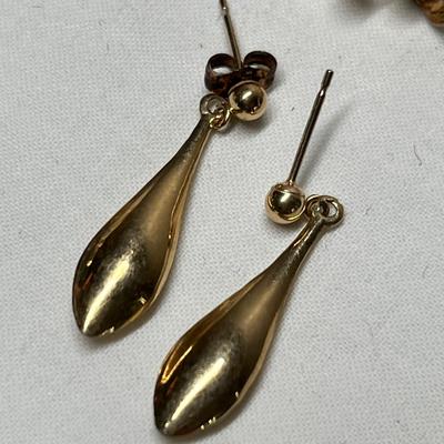 Lot 534 14K yellow gold earrings