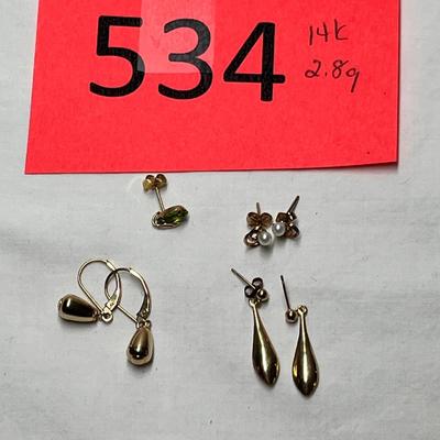 Lot 534 14K yellow gold earrings