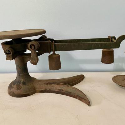 Antique Buffalo Scale Works mercantile/general store scale with weights