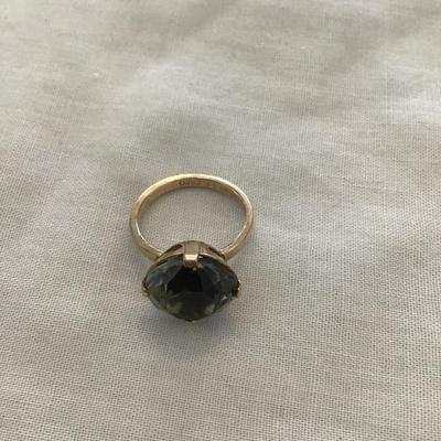 Very nice vintage 10 karat gold filled fashion ring with smoke colored rhinestone