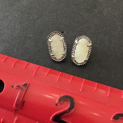 Kendra Scott Ellie Silver stud and iridescent drusy