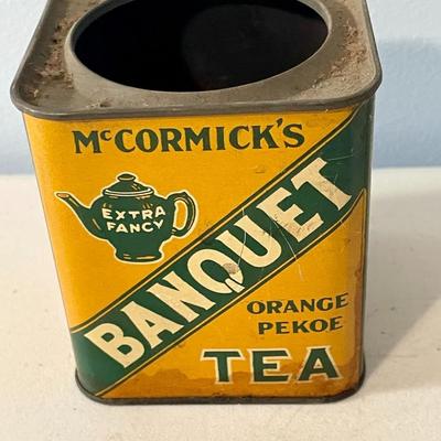 Mixed lot of 4 advertising tins