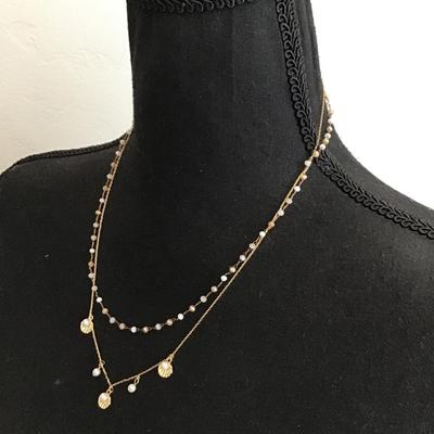 Pretty elegant, gold tone, seashell layered necklace