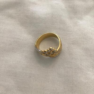 Very nice vintage, gold and silver, toned fashion statement ring