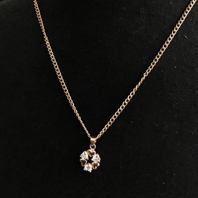 Beautiful gold tone, heart rhinestone pendant necklace, very beautiful