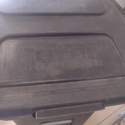 Toter Receptacle Roll Can