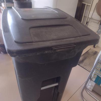 Toter Receptacle Roll Can